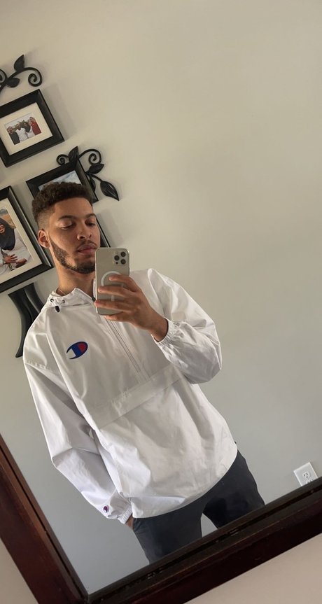 Photo nue de fuite OnlyFans de Rowland Romeo