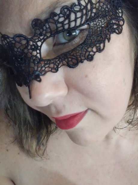 Photo nue de fuite OnlyFans de Rouge