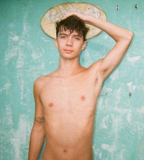 Photo nue de fuite OnlyFans de Sam Ledger