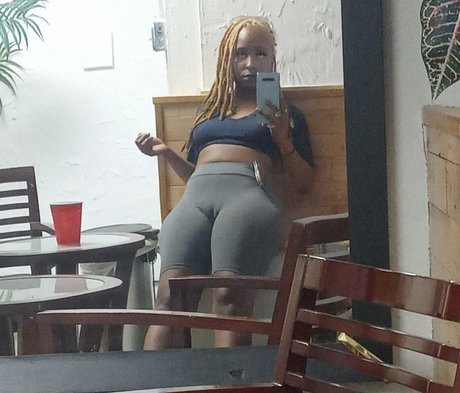 Photo nue de fuite OnlyFans de Jamaican Panganot