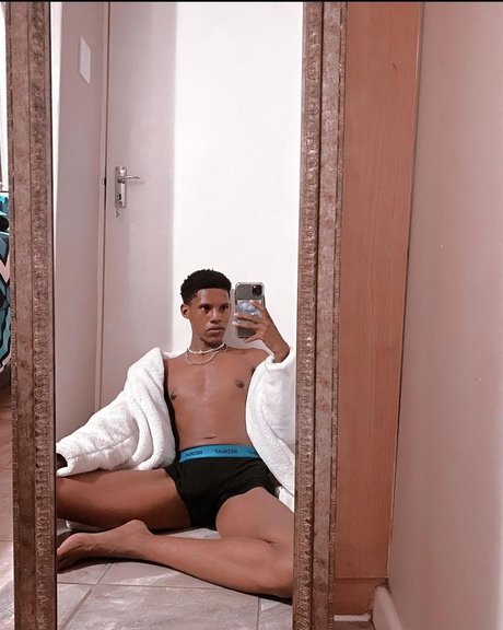Photo nue de fuite OnlyFans de Femboy Benzo