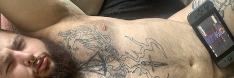 Photo nue de fuite OnlyFans de Saint Dionysos