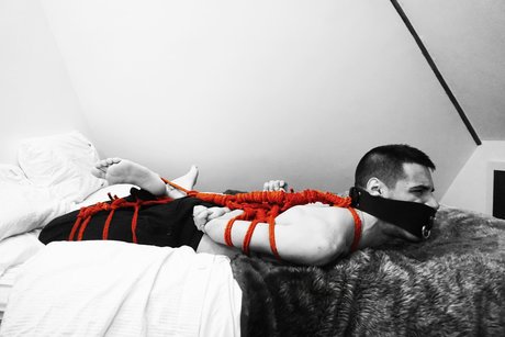 Photo nue de fuite OnlyFans de Safe And Bound
