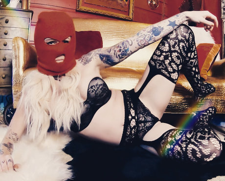 Photo nue de fuite OnlyFans de Sacredrebelgirl