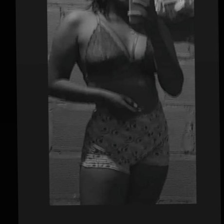 Photo nue de fuite OnlyFans de Enyi Saavedra