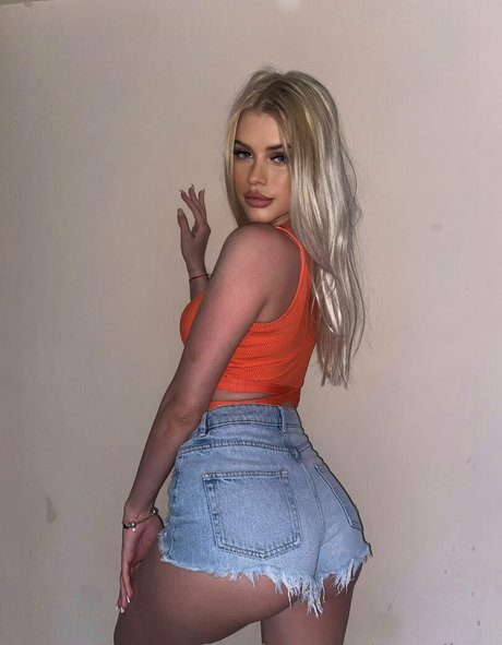 Photo nue de fuite OnlyFans de Cutealinaa