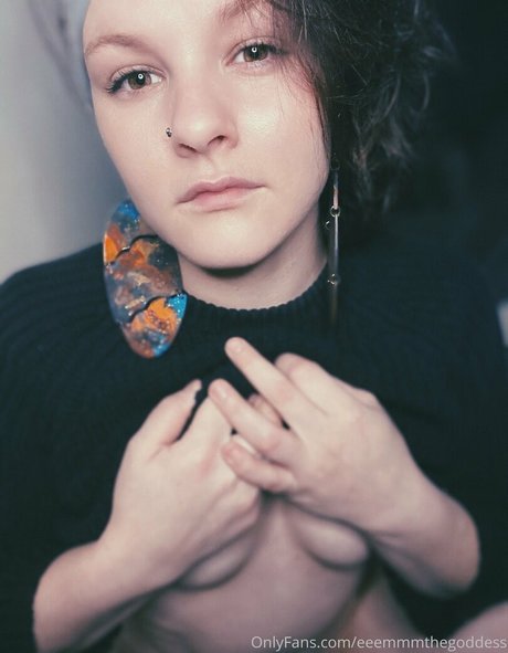 Photo nue de fuite OnlyFans de Eeemmmthegoddess