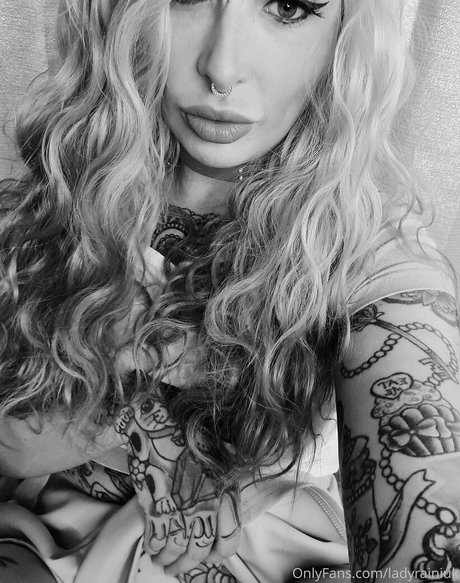 Photo nue de fuite OnlyFans de Queenrainifree