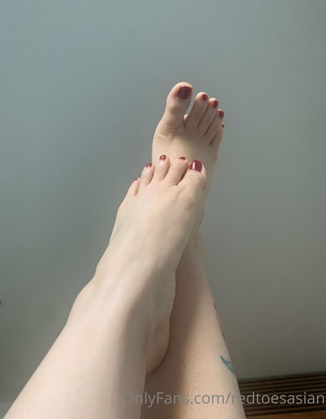 Photo nue de fuite OnlyFans de Redtoesasian
