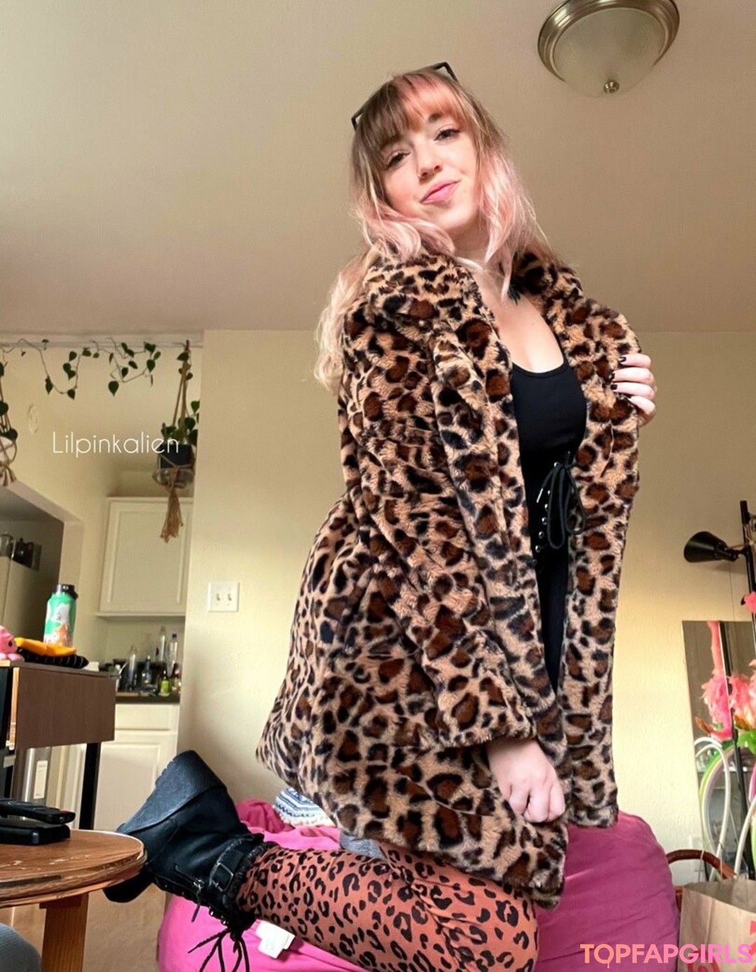 Photo nue de fuite OnlyFans de Lilpinkalien #1099