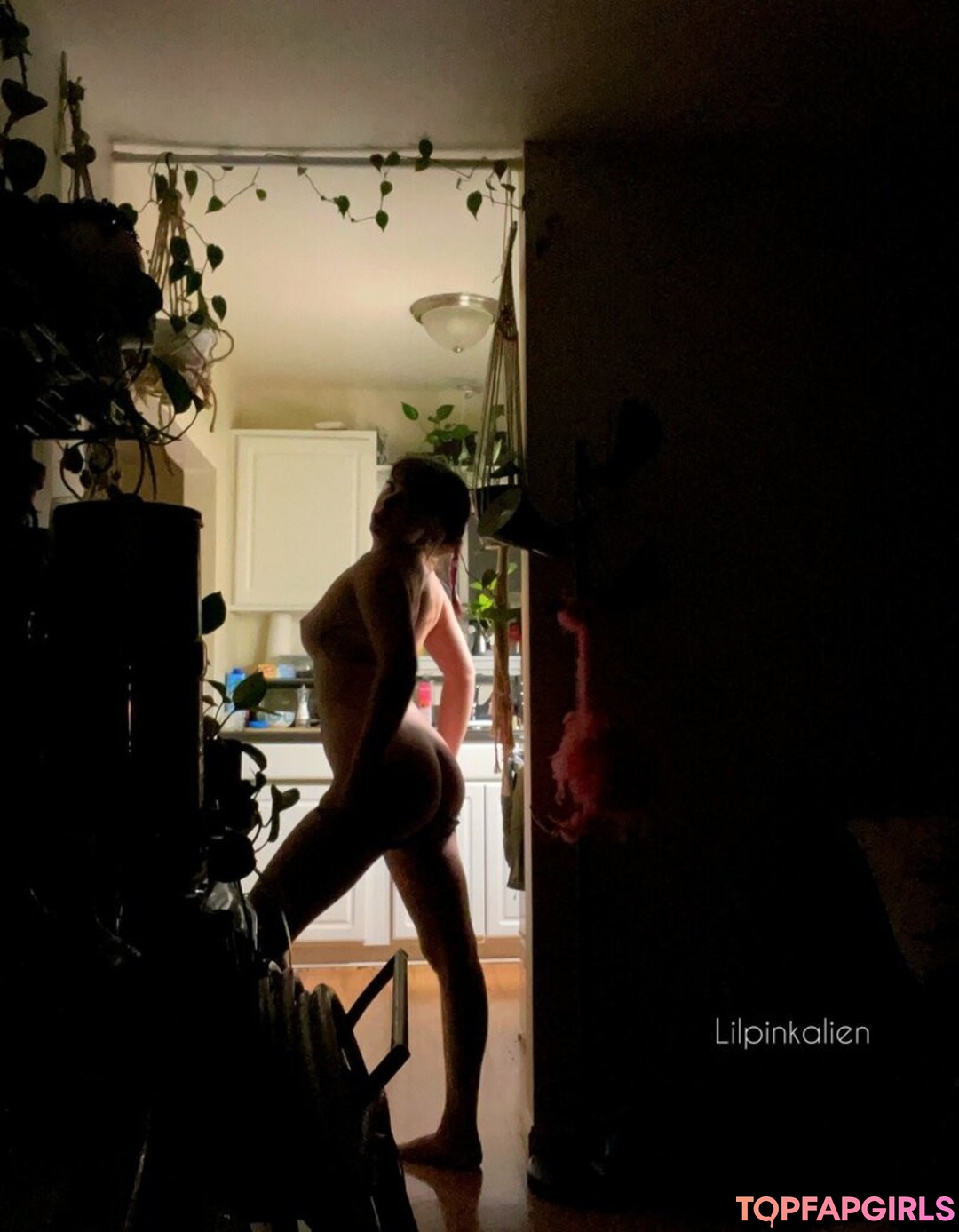 Photo nue de fuite OnlyFans de Lilpinkalien #1172