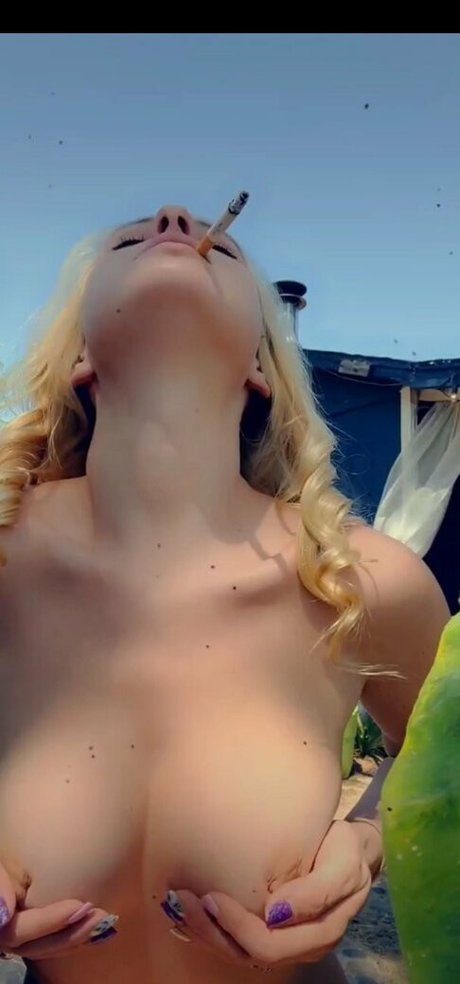 Photo nue de fuite OnlyFans de Smokingprincessof
