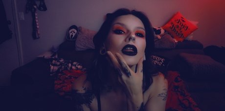 Photo nue de fuite OnlyFans de Satan