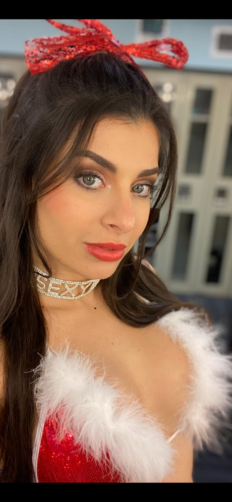 Goddess Sarina Siren