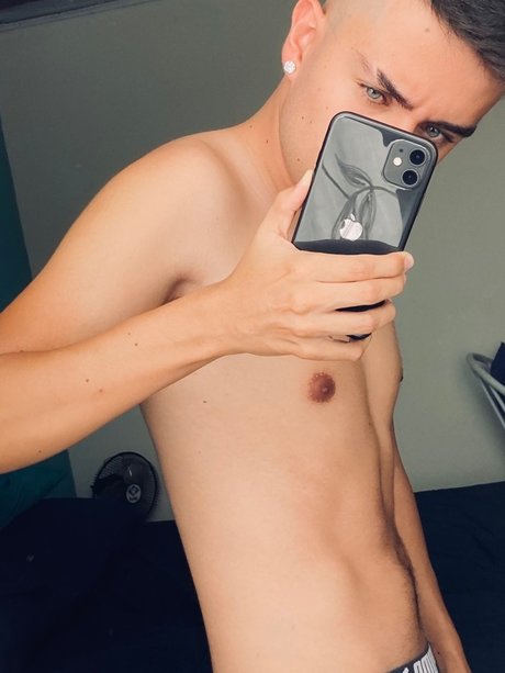 Photo nue de fuite OnlyFans de Santiago