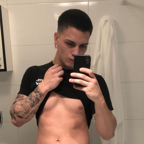 Photo nue de fuite OnlyFans de Santi Becker