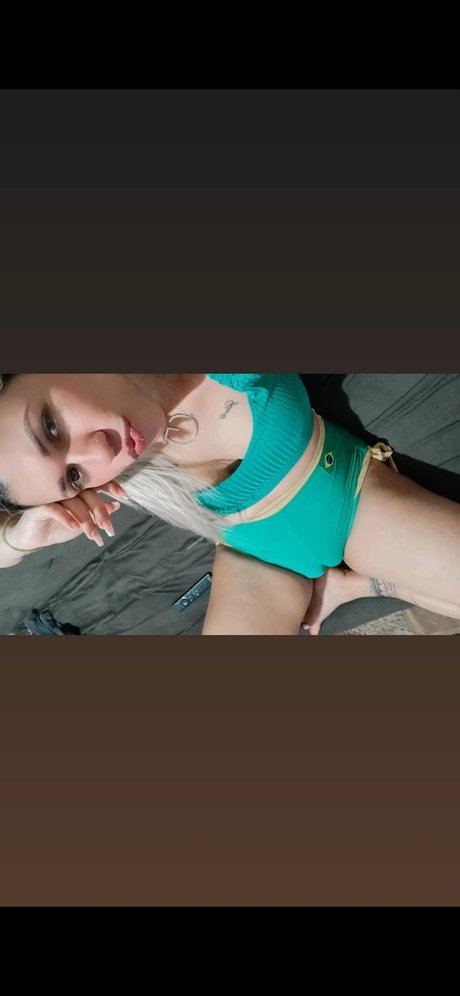 Photo nue de fuite OnlyFans de Santinha