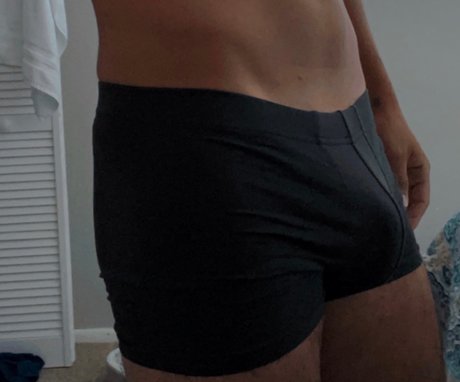 Photo nue de fuite OnlyFans de Santi