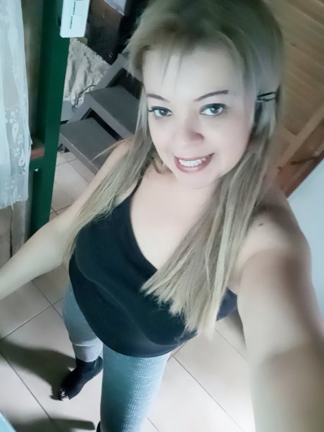 Photo nue de fuite OnlyFans de Honeyblond