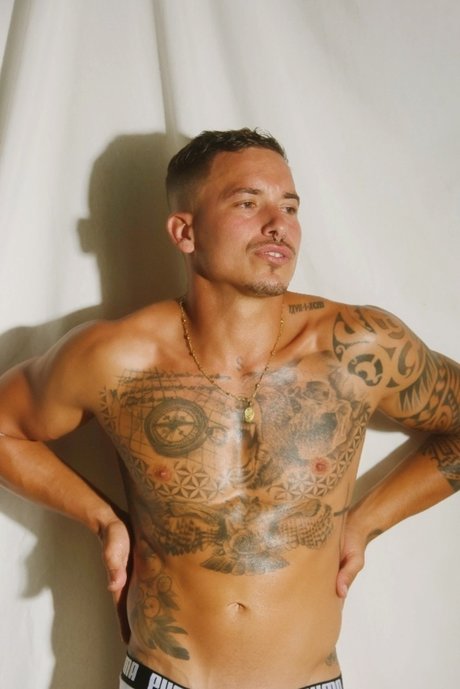 Photo nue de fuite OnlyFans de Saul Kamasutra