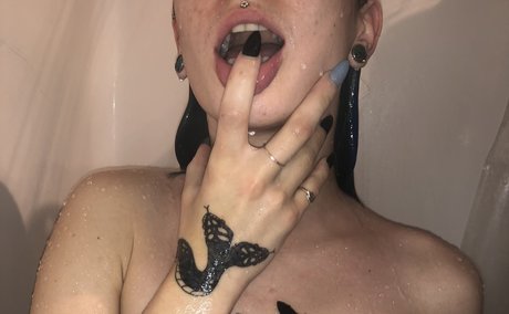 Photo nue de fuite OnlyFans de Saturn
