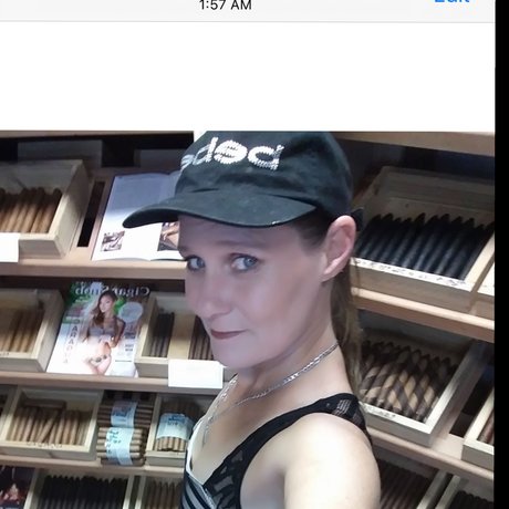 Photo nue de fuite OnlyFans de Nifty Granny