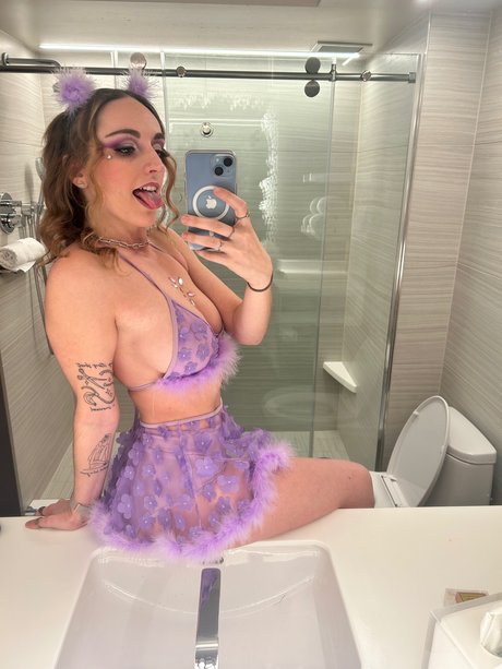 Photo nue de fuite OnlyFans de D E M I