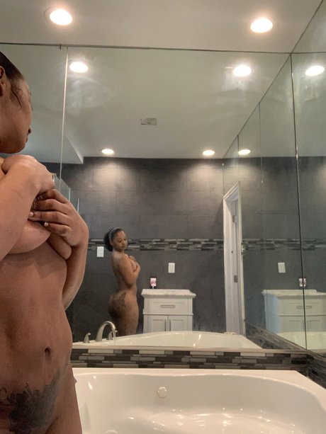 Photo nue de fuite OnlyFans de Yoki Blossom