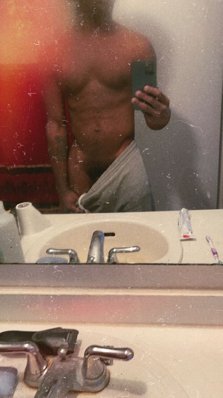 Photo nue de fuite OnlyFans de Suiteb0i