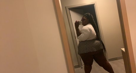 Photo nue de fuite OnlyFans de M O C H A 