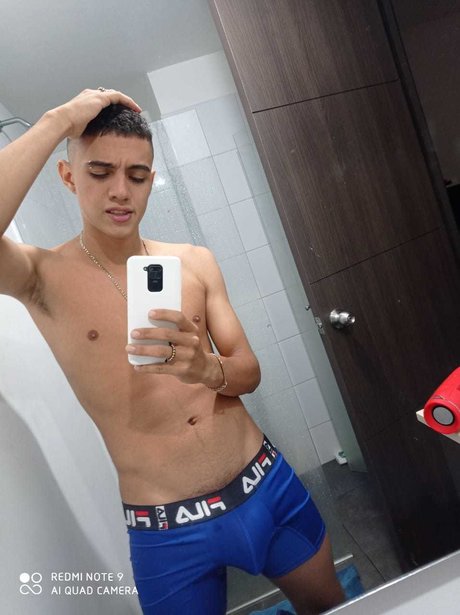 Photo nue de fuite OnlyFans de Bryan Esteban Mora