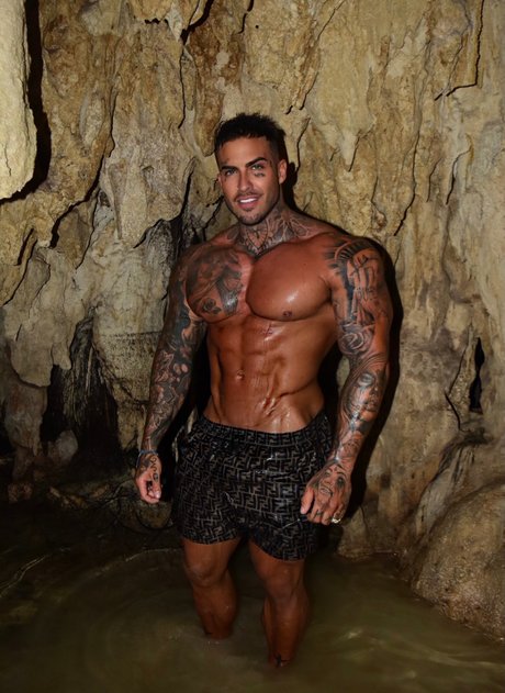 Photo nue de fuite OnlyFans de Troyboy Private 