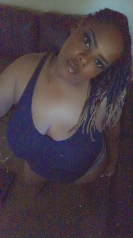 Photo nue de fuite OnlyFans de Queen Sukubuss