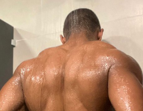 Photo nue de fuite OnlyFans de Enzo 