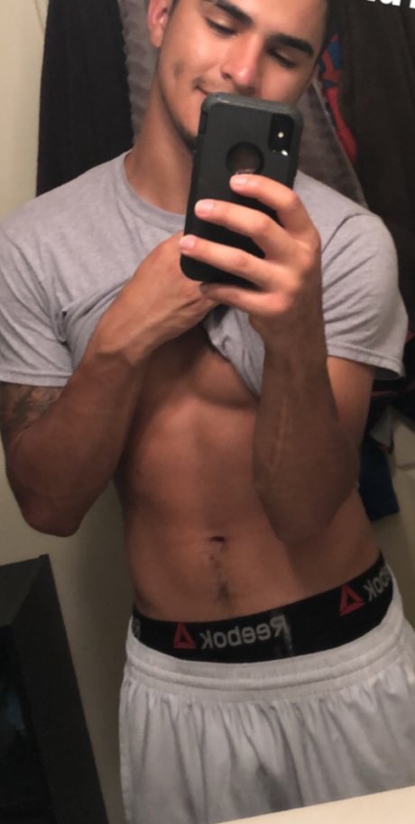 Photo nue de fuite OnlyFans de Santiago