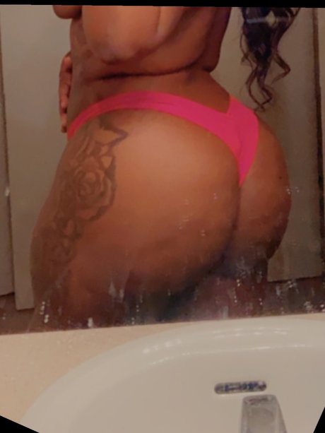 Photo nue de fuite OnlyFans de Paris Lee
