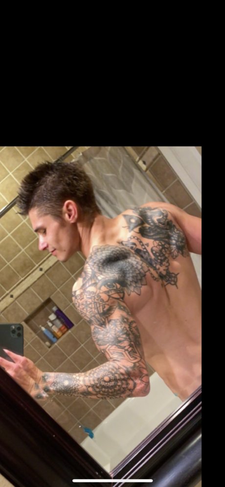 Photo nue de fuite OnlyFans de Ivan Hungry