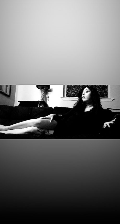 Photo nue de fuite OnlyFans de Glamour Ghoul