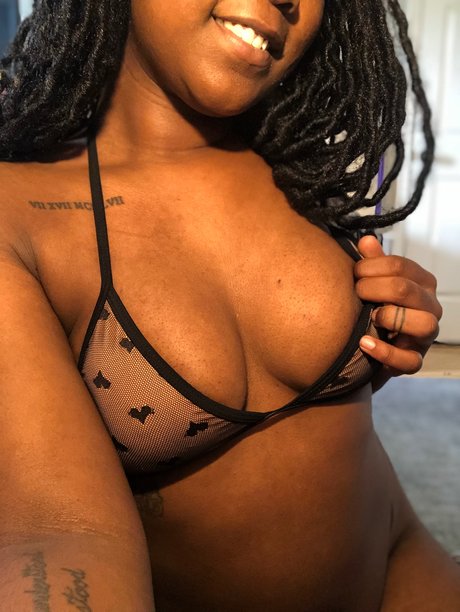 Photo nue de fuite OnlyFans de Lucii