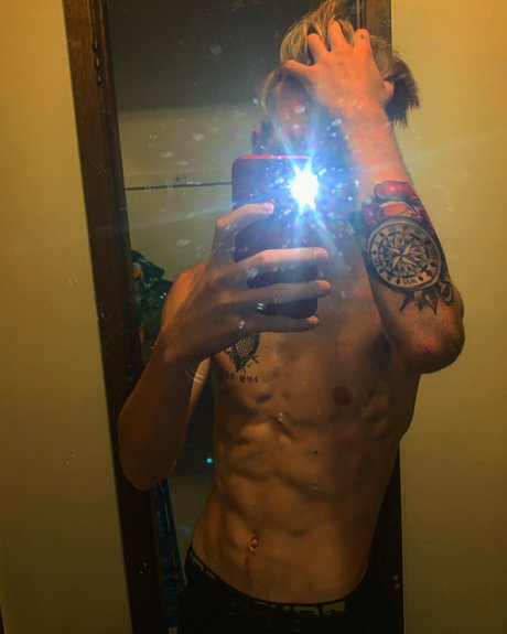 Photo nue de fuite OnlyFans de Xuited