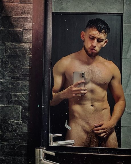 Photo nue de fuite OnlyFans de Camilo Pinzn
