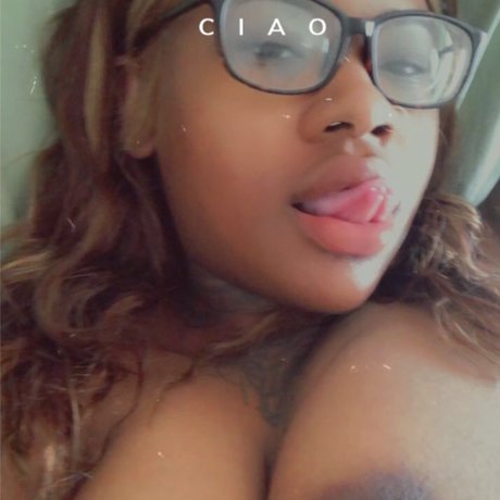 Photo nue de fuite OnlyFans de Paradise