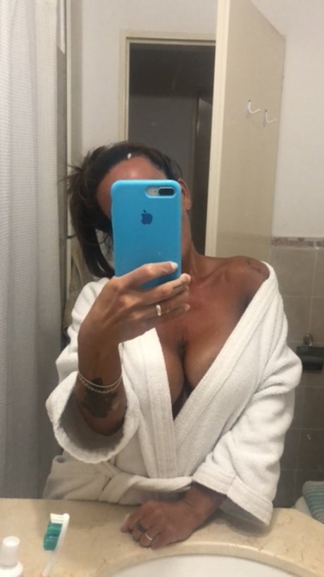 Photo nue de fuite OnlyFans de Hot Mom