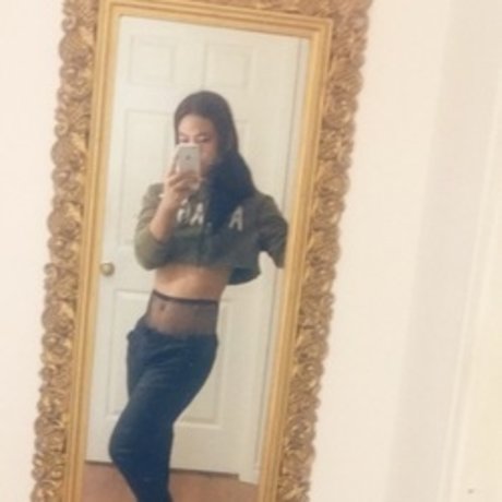 Photo nue de fuite OnlyFans de Atine