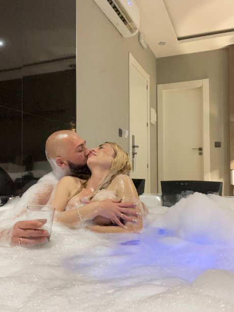 Photo nue de fuite OnlyFans de Iamm Ari Y Peke