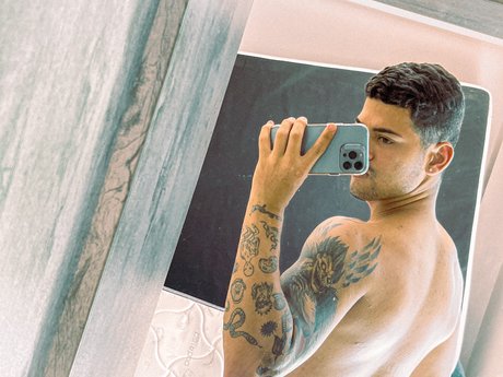 Photo nue de fuite OnlyFans de Italo Montteiro