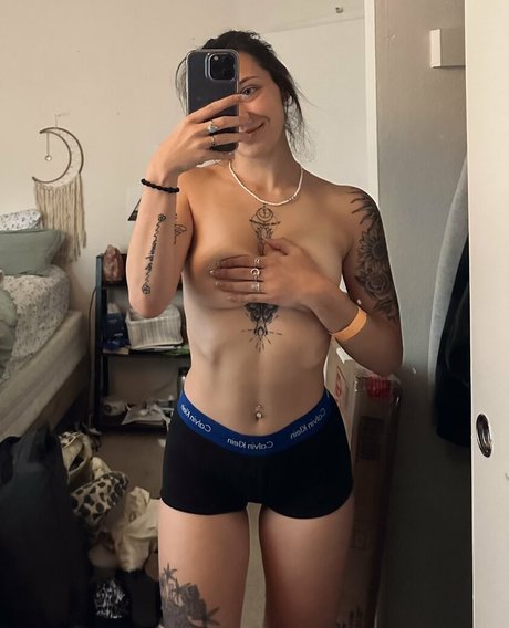 Photo nue de fuite OnlyFans de Bass Canyon
