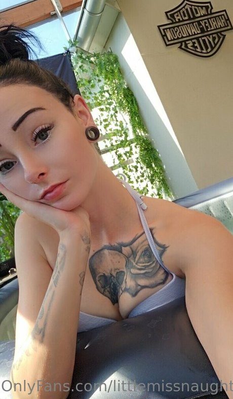 Photo nue de fuite OnlyFans de Littlemissnaughtytw