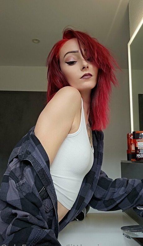 Littlemissnaughtytw