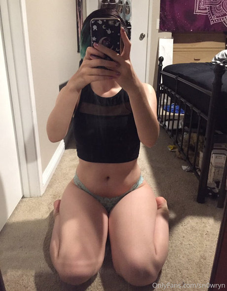 Photo nue de fuite OnlyFans de Sn0wryn